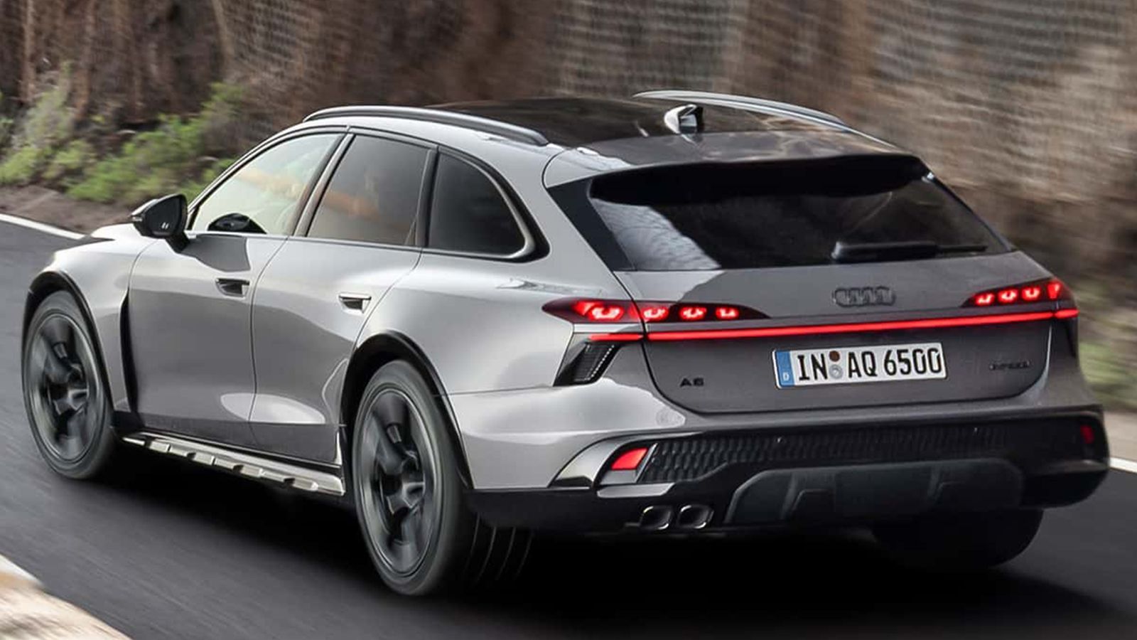 Οι οδηγοί του νέου Audi A6 allroad εκτός από την τετρακίνηση έχουν στάνταρ διαθέσιμη και την τετραδιεύθυνση. 